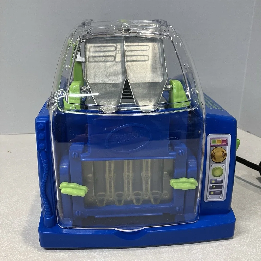 Crayola Crayon Maker Blue Electric Melt & Mold Machine Craft Toy w/bulb 2009